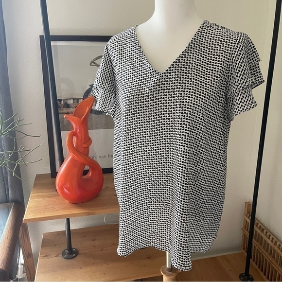 Adriana Papel Geometric, black and white flutter sleeve blouse in medium - Picture 1 of 4